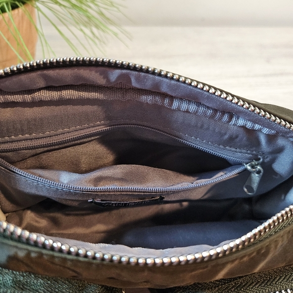 Wild Fable Compact Army Green Crossbody Bag with Adjustable Strap and Pockets - Picture 8 of 12